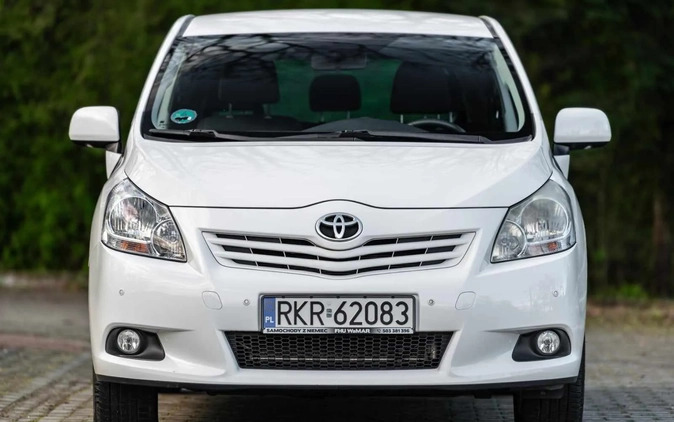 Toyota Verso cena 39900 przebieg: 139000, rok produkcji 2012 z Krosno małe 667